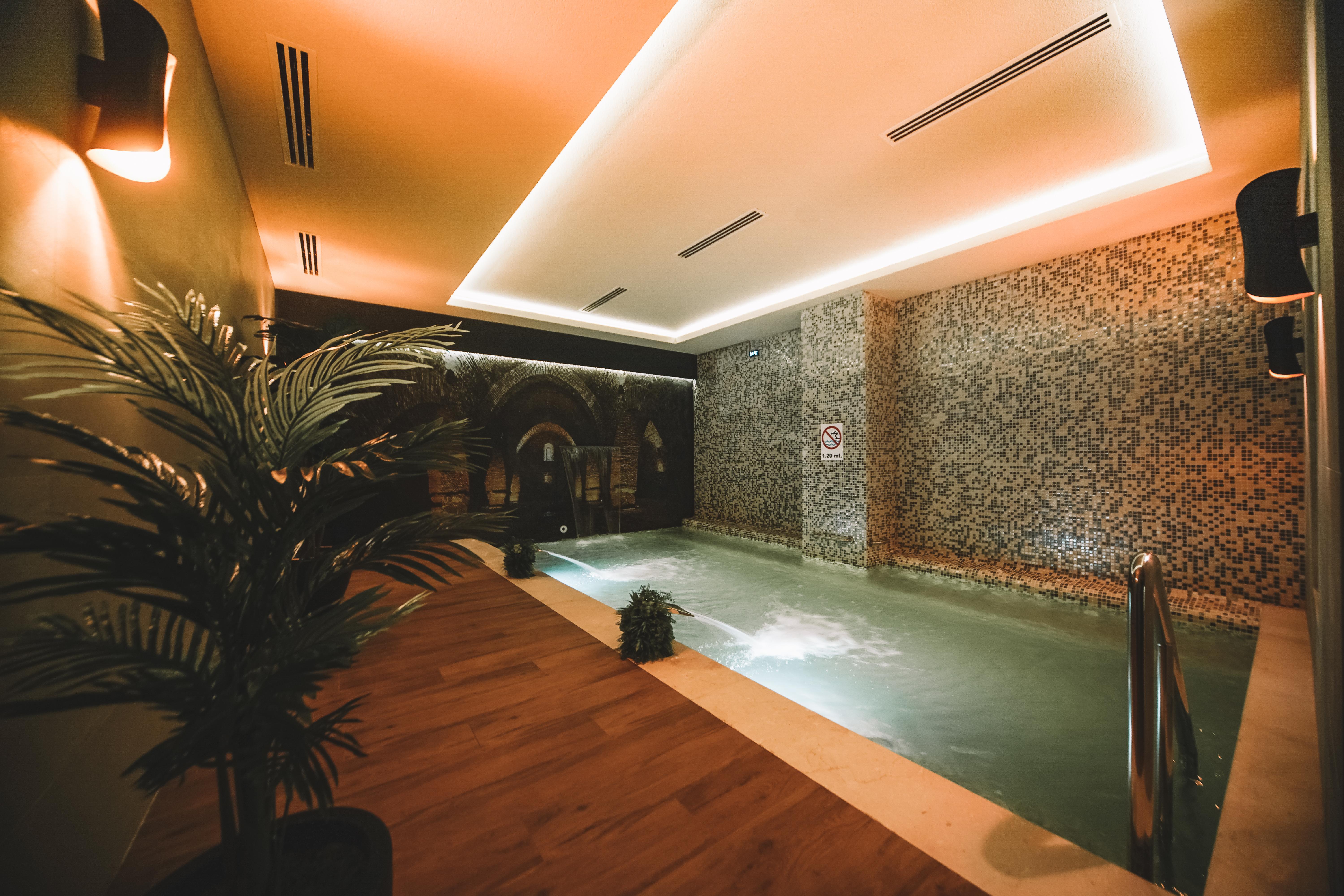 그랜드 앨마이러 호텔 부루사 외부 사진 The spa at the hotel